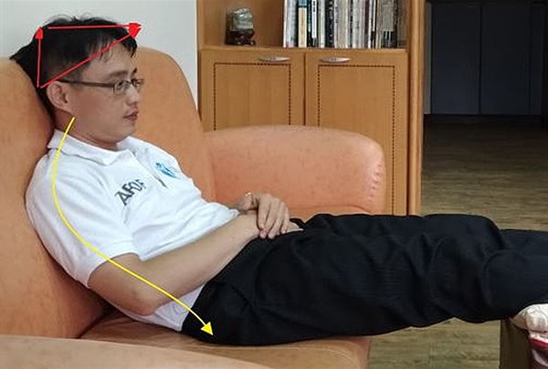 沙發,頸椎,腰椎,三叉神經,暈眩,顳顎關節,腰痠背痛,駝背,自律神經,沙發馬鈴薯