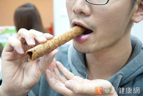 上班族,嘴饞,零食,點心,香蕉,麥片,葡萄乾,燕麥,優格,堅果
