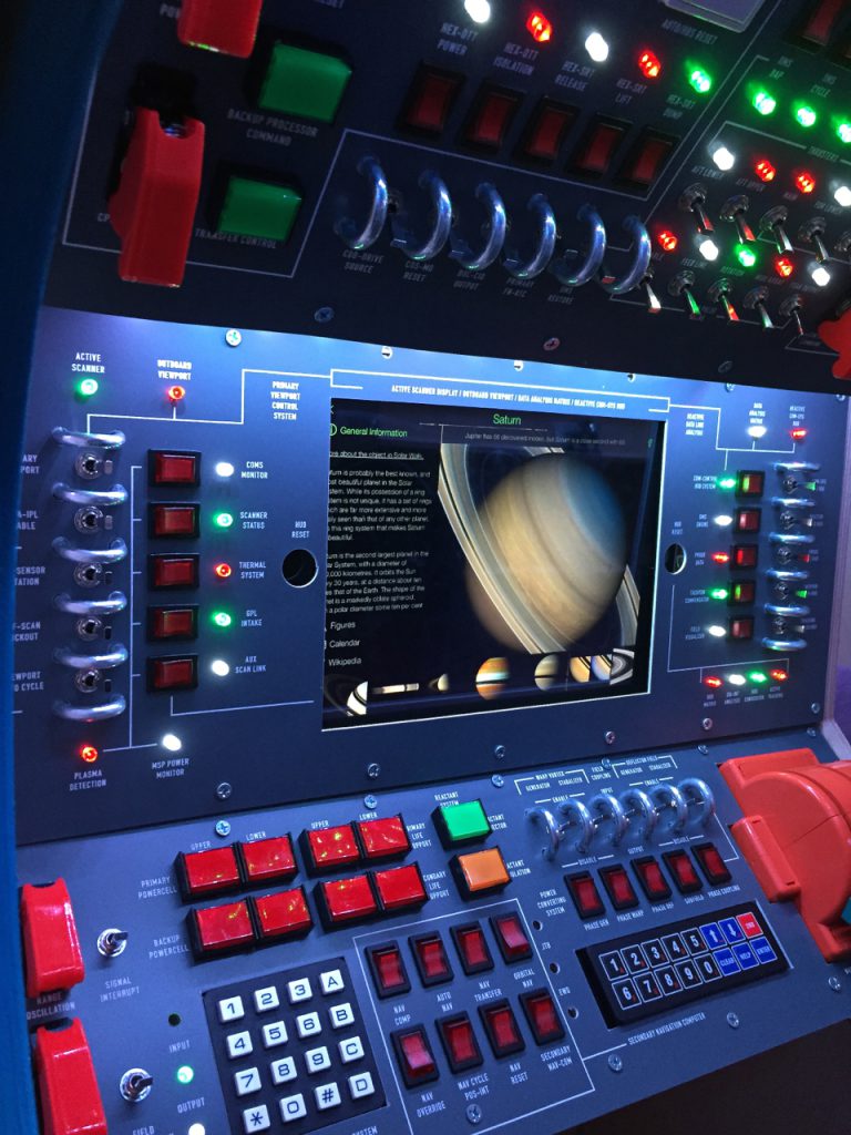家有星戰迷兒子,超強老爸DIY建造太空船房!