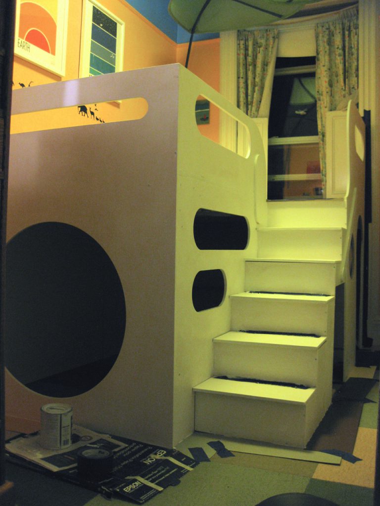 家有星戰迷兒子,超強老爸DIY建造太空船房!