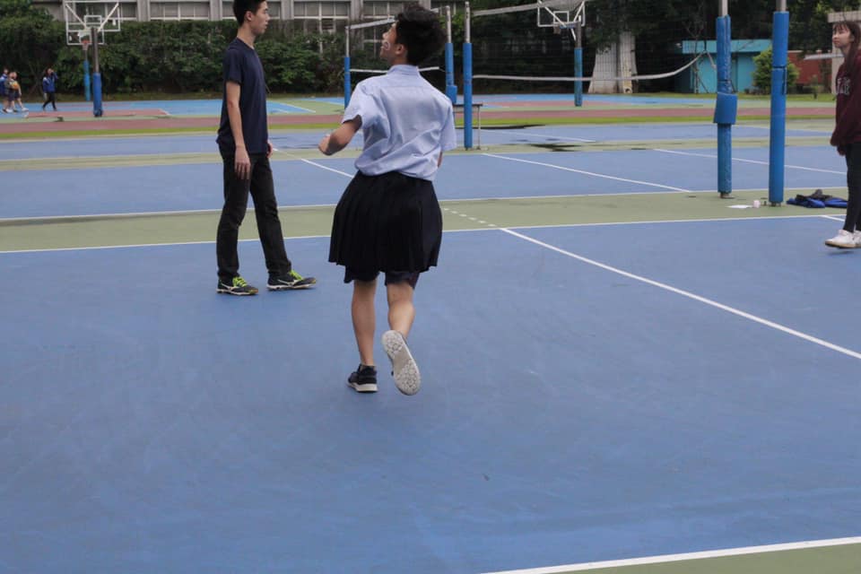 服儀規定,男裙,板中