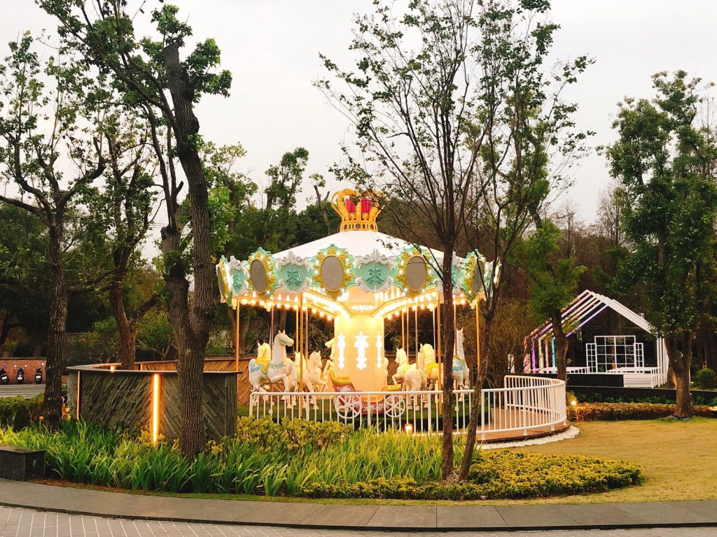 寬悅花園酒店馬卡龍旋轉木馬晚上