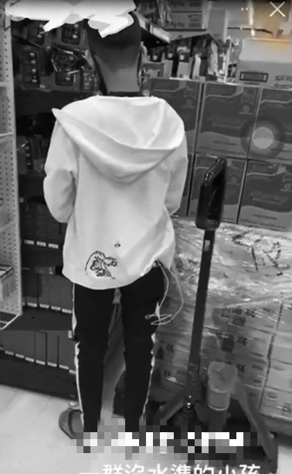 青少年,脫序行為,失控,教養,青少年教養,隨地便溺,家樂福